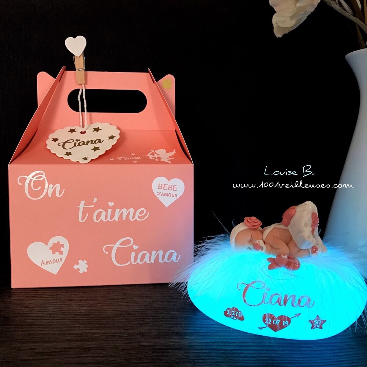 Personalized newborn gift box: Customized pink gift box with a personalized nightlight - front view