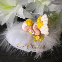 veilleuse artisanale cadeau bébé fille en robe blanche et jaune