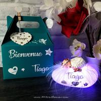 Magnífico set de nacimiento personalizado con lámpara nocturna de ángel para bebé y su caja de regalo a juego