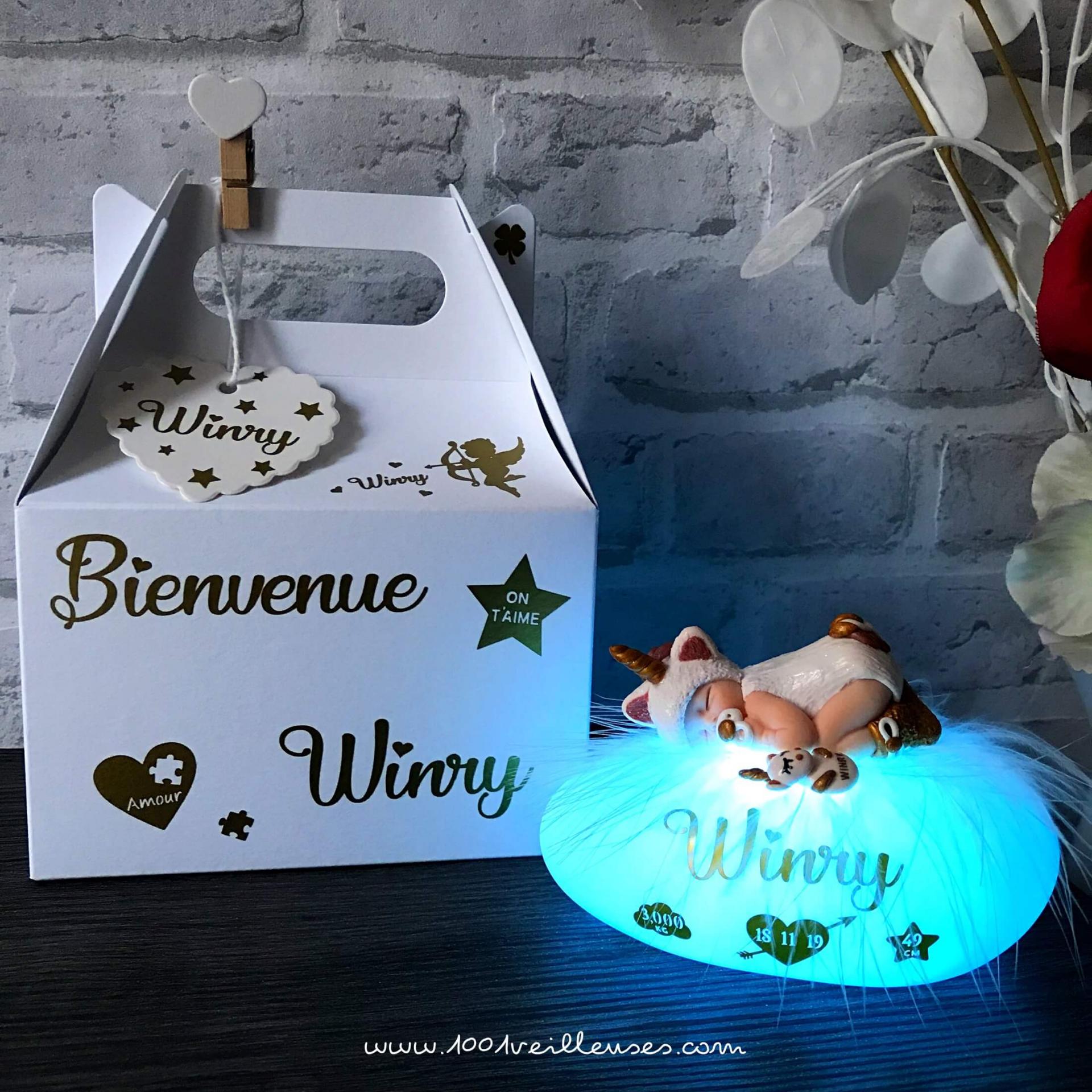 Boite cadeau blanche et veilleuse bebe licorne