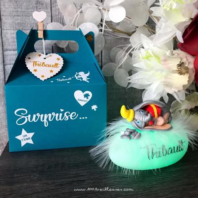 Caja magnífica personalizada con lámpara de bebé Dumbo en pasta de polímero (fimo) y su caja de regalo a juego