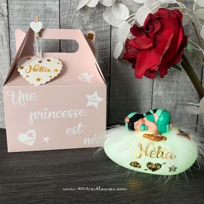 Magnifique boite cadeau avec sa veilleuse Jasmine et son doudou à personnaliser avec le prénom - décoration enfant - original et utile