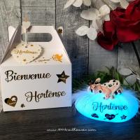 Magnifique creation artisanale avec sa boite cadeau bebe vache