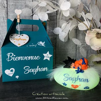 Magnifique veilleuse bébé fimo sangoku avec sa boite cadeau personnalisée, cadeau de naissance original et rare