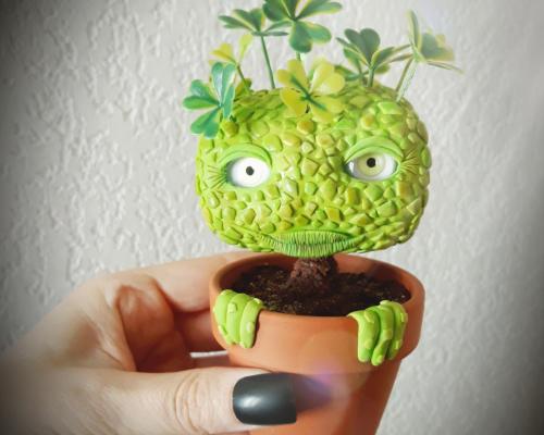 Plante verte creature trefle superbe creation artisanale