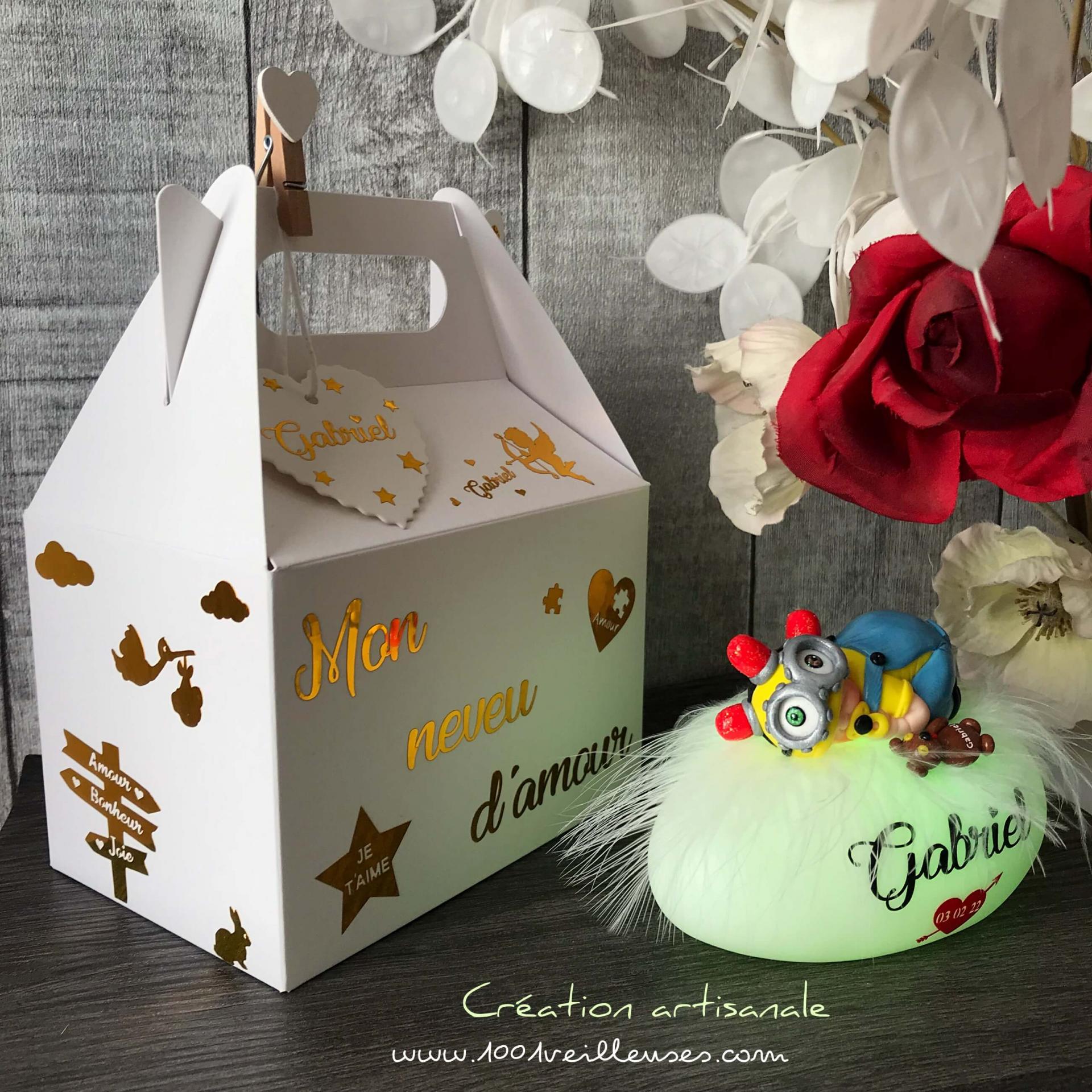 Lámpara de noche personalizada para bebé Minion con el nombre del niño y su caja de regalo personalizable