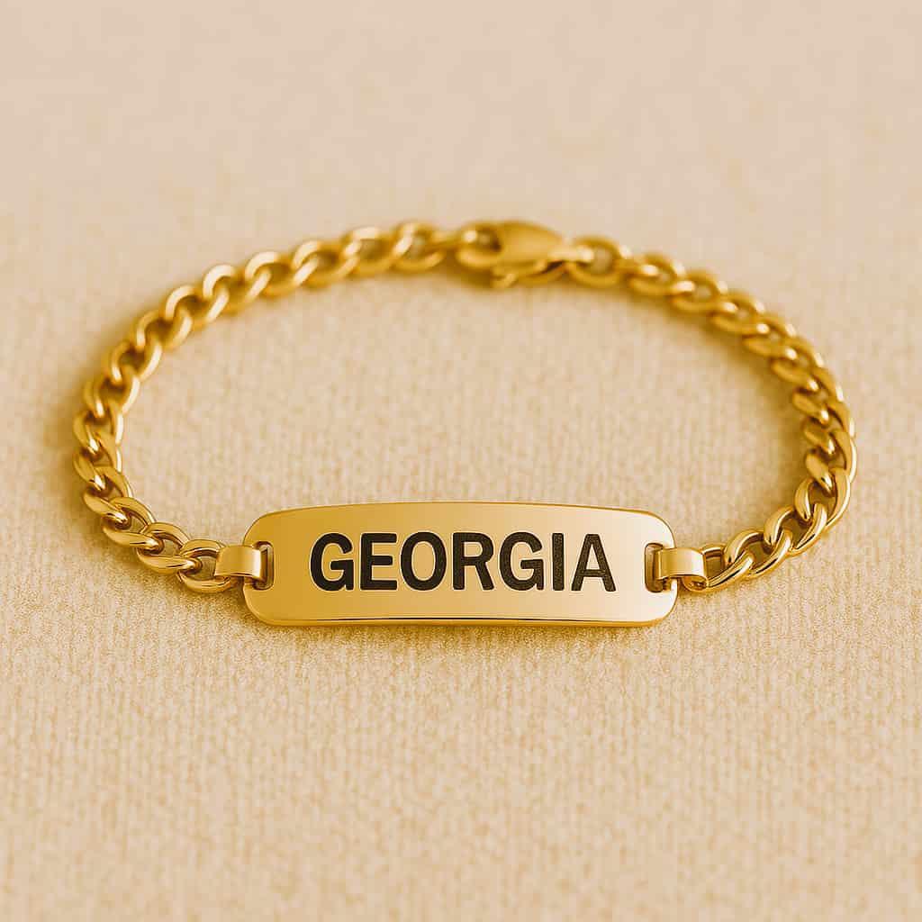 Une jolie gourmette pour enfant personnalise avec le prenom georgia