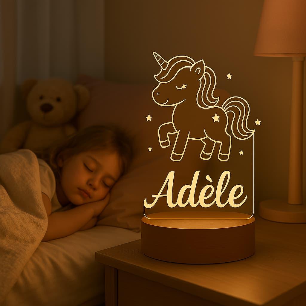 Une veilleuse personnalisee avec le prenom adele theme licorne dans la chambre d une petite fille