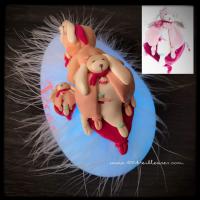 Veilleuse galet lumineux avec un bebe fimo reproduction doudou lapin - personnalisable